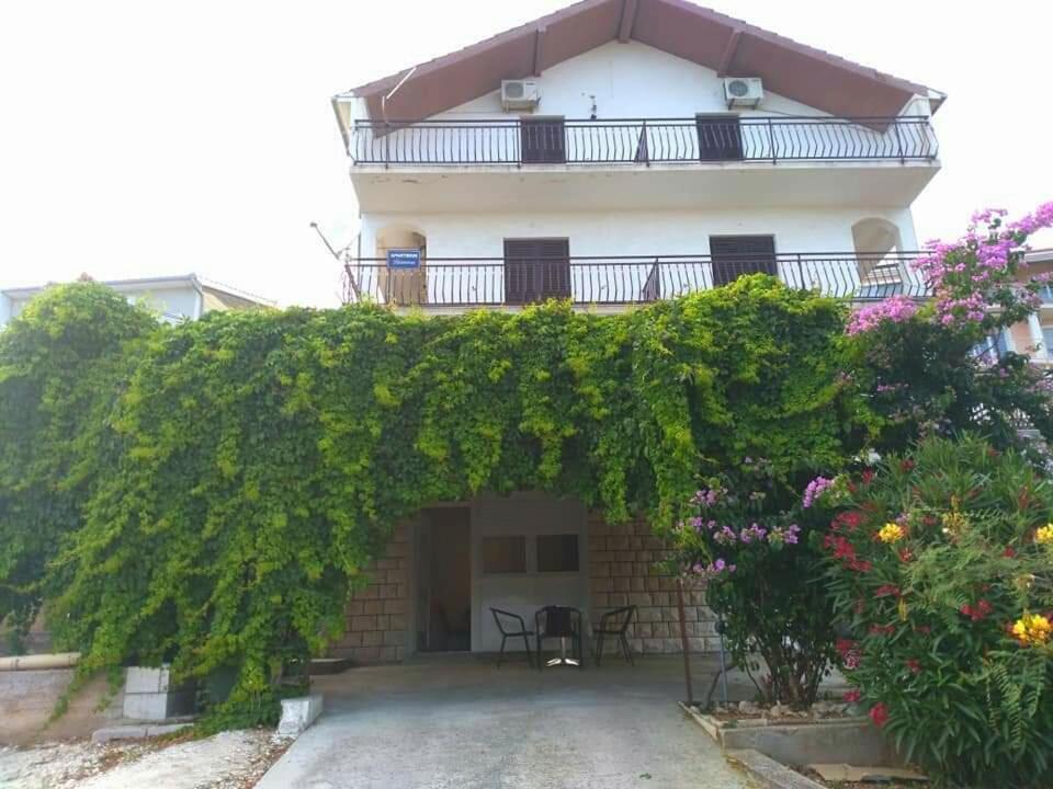 Apartmani Ruzmarin - Seget Donji, Trogir Eksteriør bilde