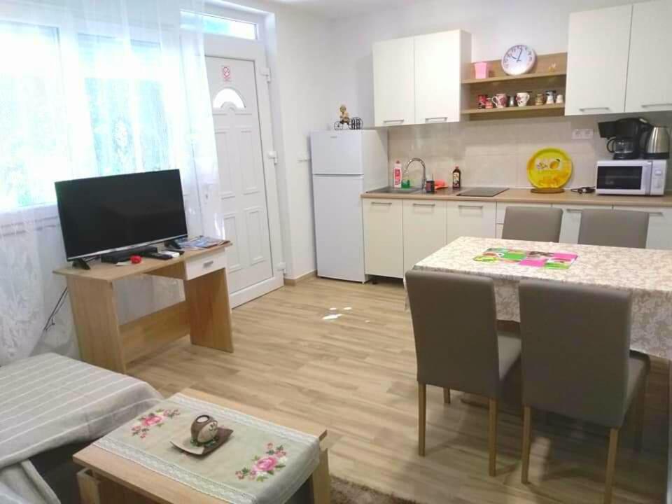 Apartmani Ruzmarin - Seget Donji, Trogir Eksteriør bilde